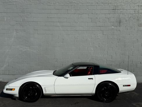 Used 1996 Chevrolet Corvette Coupe RWD image 36