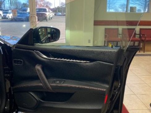 Used 2019 Maserati Ghibli S GranSport image 15