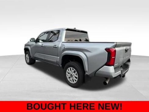 Used 2025 Toyota Tacoma SR5 image 5