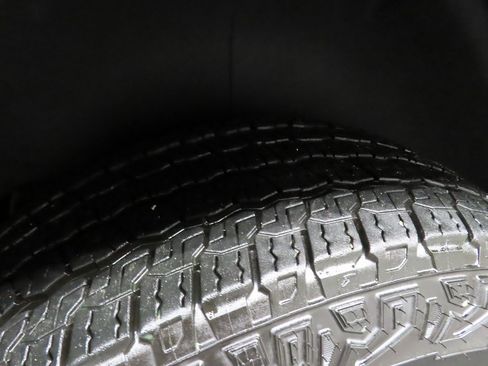 Used 2024 GMC Yukon AT4 image 37