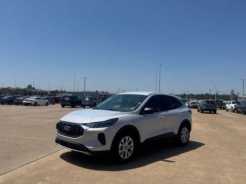Used 2025 Ford Escape Active AWD/4WD image 9