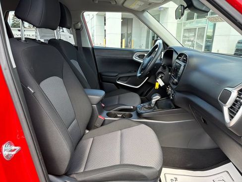 Used 2025 Kia Soul LX w/ LX Technology Package FWD image 26