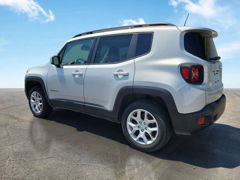 Used 2018 Jeep Renegade Latitude AWD/4WD image 3