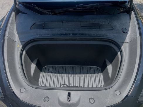 Used 2023 Tesla Model Y Long Range AWD/4WD image 32
