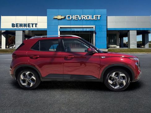 Used 2025 Hyundai Venue SEL FWD image 8