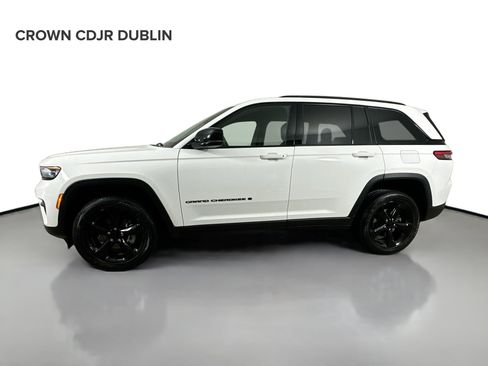Certified 2023 Jeep Grand Cherokee Altitude AWD/4WD image 9