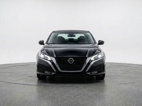 Used 2025 Nissan Altima 2.5 SV image 2