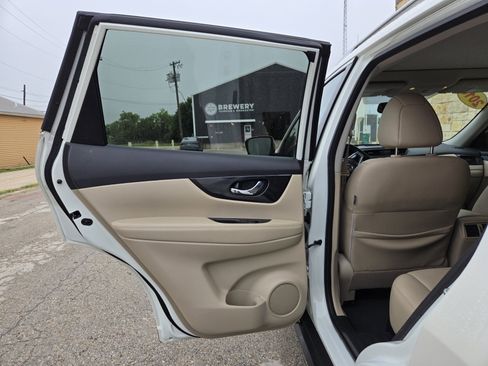 Used 2018 Nissan Rogue SL w/ Premium Package AWD/4WD image 6