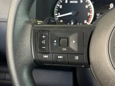 Used 2025 Nissan Pathfinder S FWD image 28