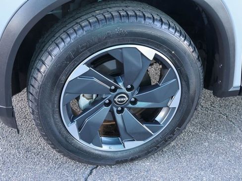 Used 2025 Nissan Rogue SV image 7