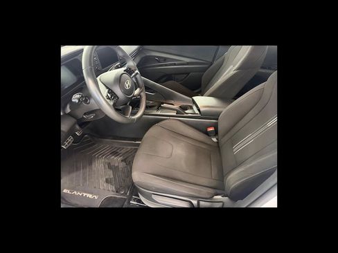 Used 2025 Hyundai Elantra Sport FWD image 11