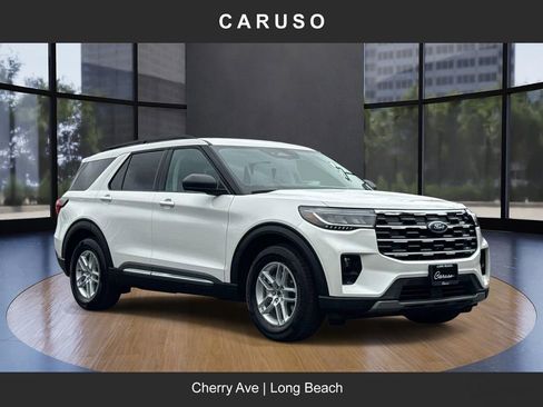 Used 2025 Ford Explorer Active w/ Active Comfort Package RWD image 1