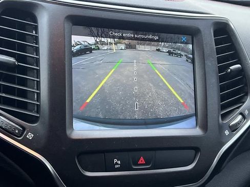 Used 2020 Jeep Cherokee Trailhawk w/ Cold Weather Group image 23