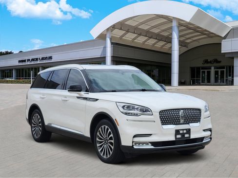 Used 2023 Lincoln Aviator Reserve w/ Equipment Group 201A image 2