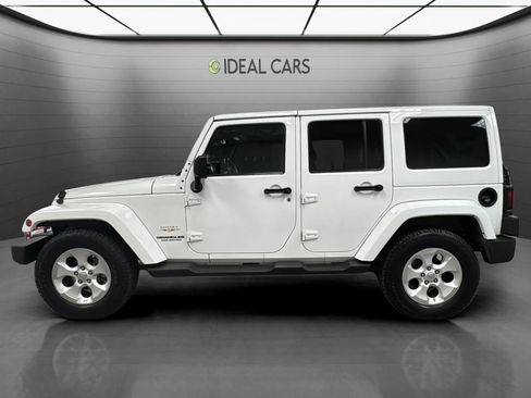 Used 2013 Jeep Wrangler Unlimited Sahara w/ Connectivity Group AWD/4WD image 8