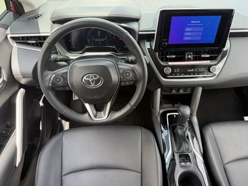 Used 2024 Toyota Corolla Cross XLE w/ Convenience Package FWD image 12
