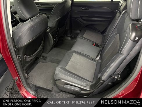 Used 2023 Jeep Grand Cherokee L Laredo image 32