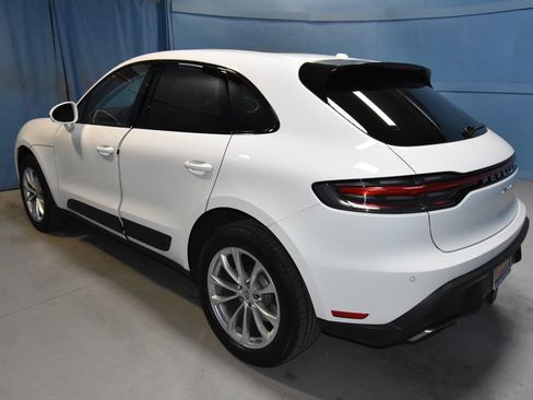 Certified 2025 Porsche Macan AWD/4WD image 3
