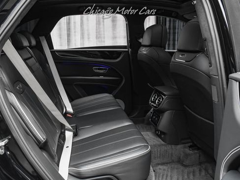 Used 2023 Bentley Bentayga Plug-In Hybrid image 31