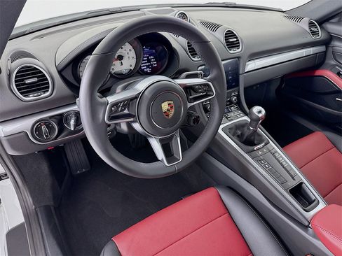 Used 2025 Porsche 718 Cayman image 4