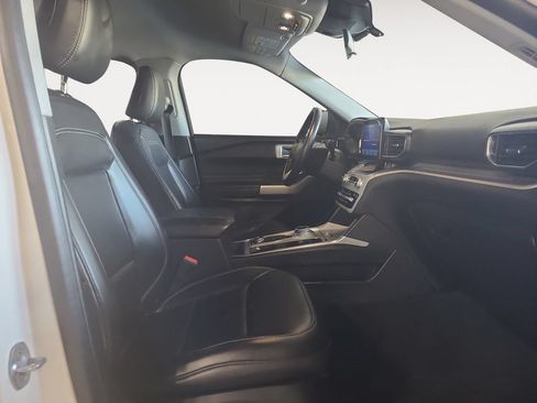 Used 2021 Ford Explorer XLT w/ Equipment Group 202A AWD/4WD image 15