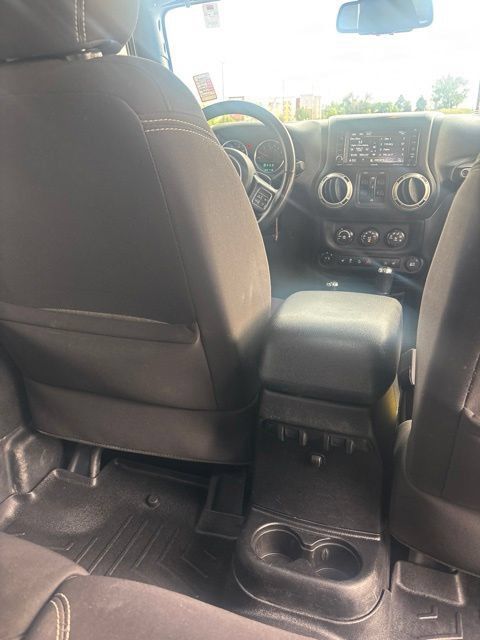 Used 2014 Jeep Wrangler Unlimited Sahara w/ Max Tow Package AWD/4WD image 13