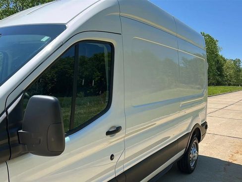Used 2025 Ford Transit 250 148 High Roof AWD w/ Load Area Protection Package image 15