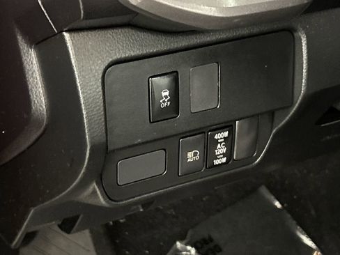 Used 2022 Toyota Tacoma TRD Off-Road w/ TRD Premium Off Road Package AWD/4WD image 13