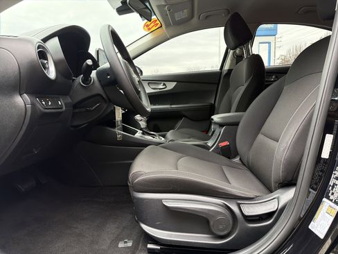 Used 2022 Kia Forte LXS w/ LXS Technology Package image 16