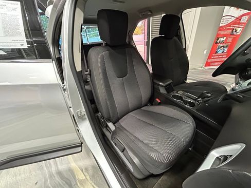 Used 2017 Chevrolet Equinox LS FWD image 4