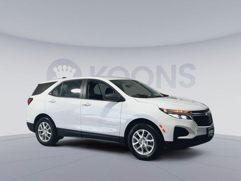 Used 2023 Chevrolet Equinox LS FWD image 2