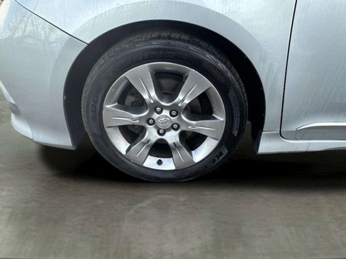 Used 2014 Toyota Sienna SE image 27