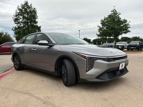Used 2025 Kia K4 FWD image 4