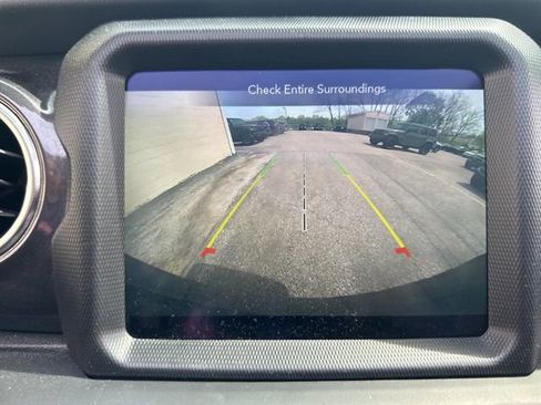 Used 2022 Jeep Wrangler Unlimited Sahara AWD/4WD image 23