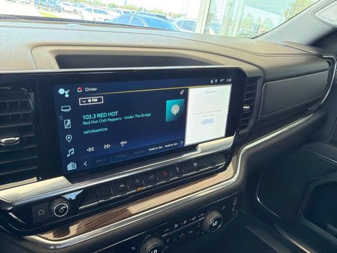 Used 2025 Chevrolet Silverado 1500 RST AWD/4WD image 14