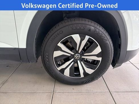 Certified 2024 Volkswagen Atlas Cross Sport SE image 14
