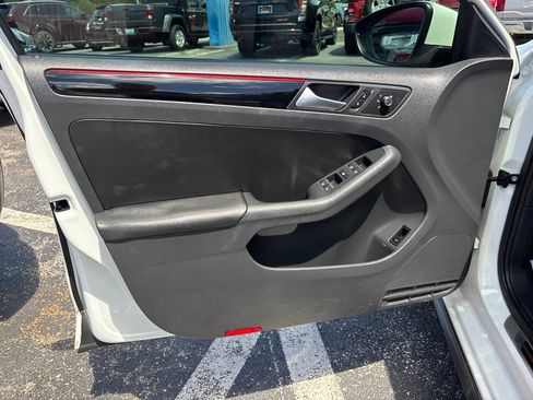 Used 2017 Volkswagen Jetta GLI FWD image 14