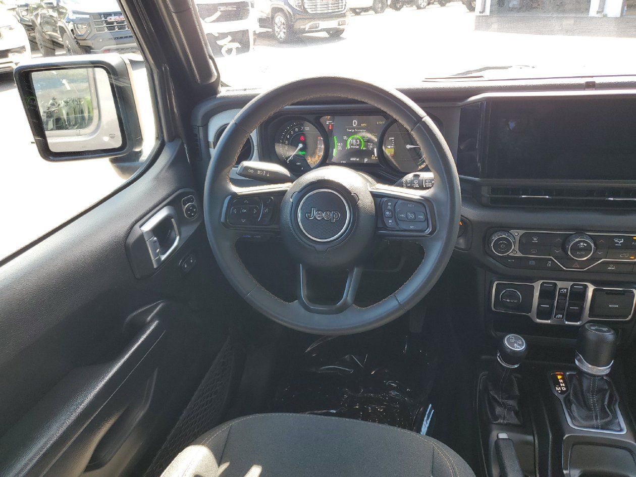 Used 2024 Jeep Wrangler Unlimited AWD/4WD image 13