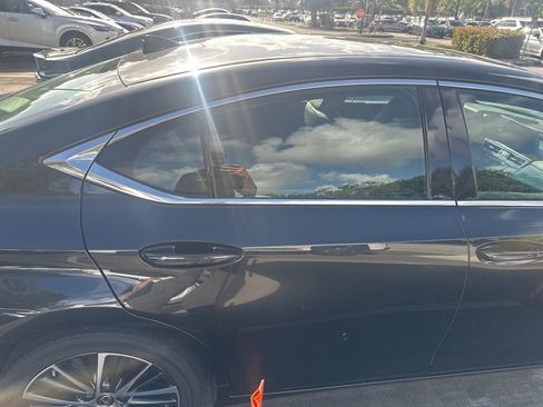 Used 2022 Lexus ES 350 w/ Premium Package image 1