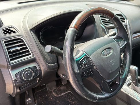 Used 2017 Ford Explorer Platinum AWD/4WD image 12