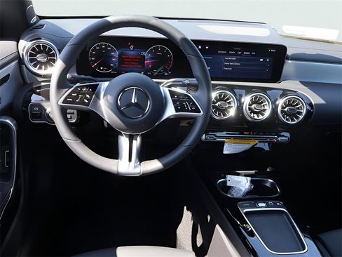 New 2025 Mercedes-Benz CLA 250 4MATIC image 22