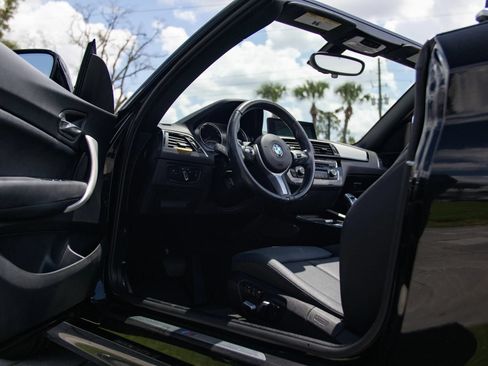 Used 2018 BMW 230i Convertible RWD image 17