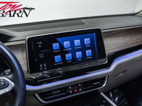 Used 2024 Volkswagen Atlas SEL Premium R-Line image 37