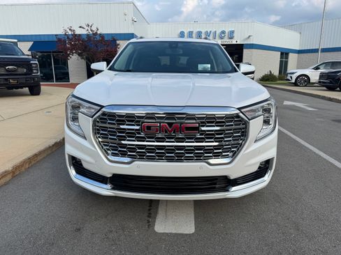 Used 2023 GMC Terrain Denali AWD/4WD image 2