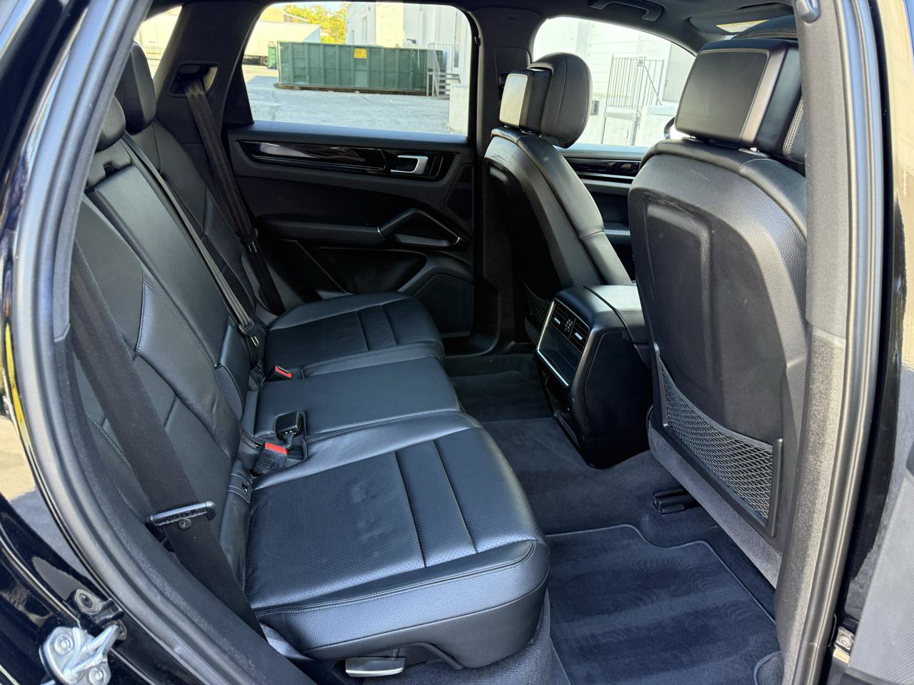 Used 2020 Porsche Cayenne AWD/4WD image 24