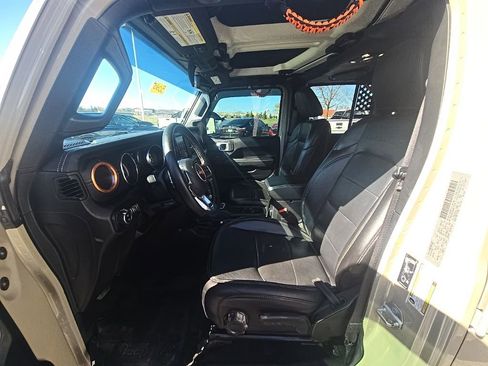 Used 2020 Jeep Gladiator Overland image 13