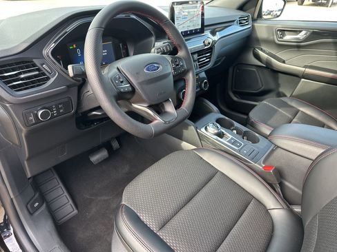 Used 2025 Ford Escape ST-Line w/ Equipment Group 301A image 8