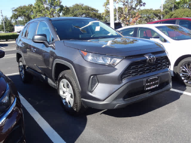 Used 2021 Toyota RAV4 LE AWD/4WD image 3