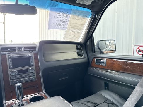 Used 2014 Lincoln Navigator 2WD image 18