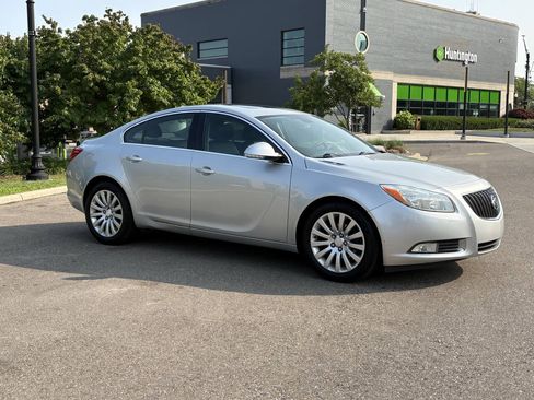 Used 2012 Buick Regal Leather FWD image 6